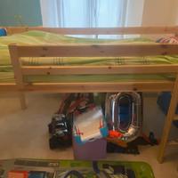 Letto in legno con soppalco camera bambini