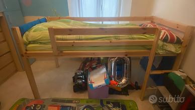 Letto in legno con soppalco camera bambini