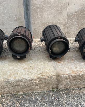 N.4 fari teatrali Coemar