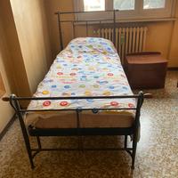 Letto e comdino come nuovi usati pochissimo