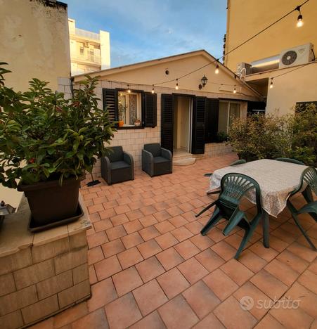 Casa arredata con veranda in zona centrale