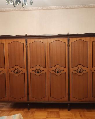 Camera matrimoniale completa in legno