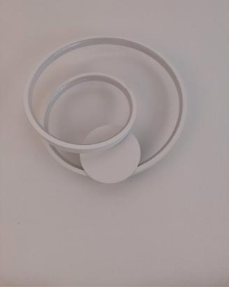 Applique LED moderna bianca, design ad anelli