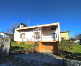 VILLA SINGOLA TRICAMERE CON GIARDINO