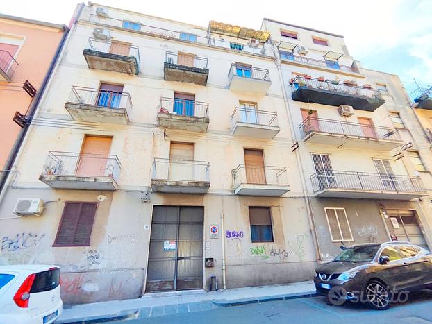 Appartamento 4 vani Catania Via Roccaromana - Via