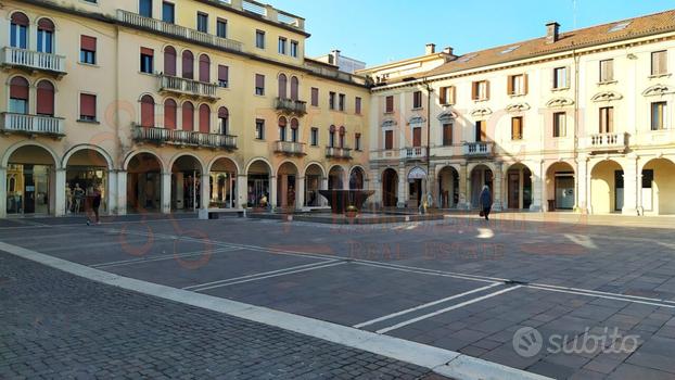 Fondo di negozio di abbigliamento a Mogliano