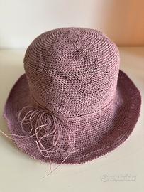 Cappello in uncinetto di carta e cotone