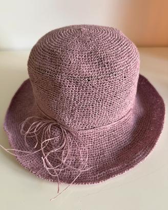 Cappello in uncinetto di carta e cotone