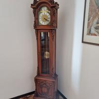 Orologio a pendolo a colonna