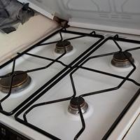 cucina 4 fuochi con forno Ariston