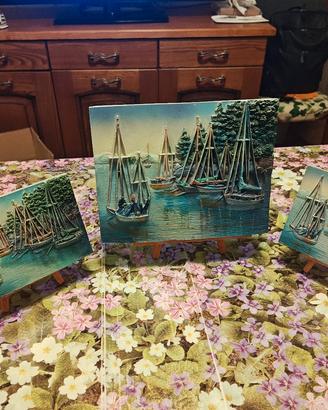 Barche a vela sul mare.