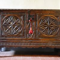 Cassapanca spagnola antica