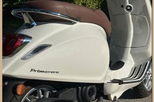 Vespa 50 Primavera 2021