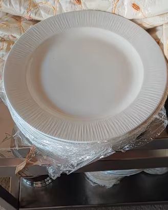 Set Piatti Eleganti in Ceramica