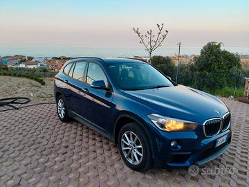 BMW X1 con tettuccio apribile 