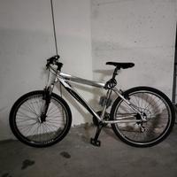 Mountain Bike – Usata con segni di usura