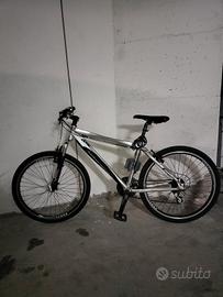 Mountain Bike – Usata con segni di usura