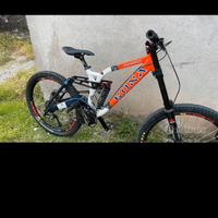 mtb dh kona