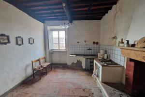 Rustico / Casale di 100 m² con più di 5 locali a L