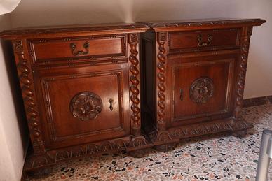 Coppia di comodini in legno stile liberty