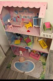 Casa di Barbie in compensato con mobili
