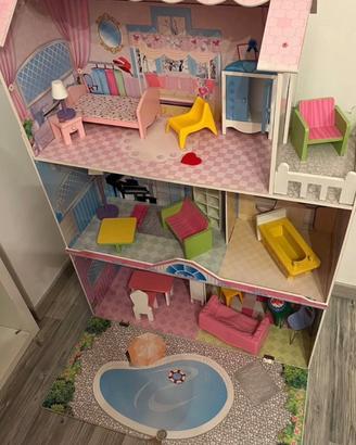 Casa di Barbie in compensato con mobili