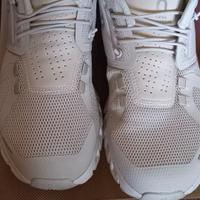 On cloud 5 running scarpe