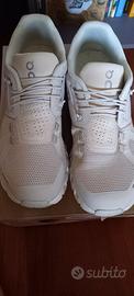 On cloud 5 running scarpe