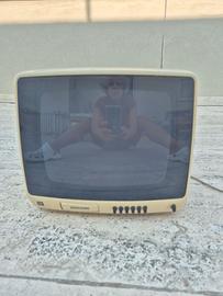 Televisore Phonola  bianco portatile.