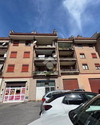 NEGOZIO A ALBANO LAZIALE