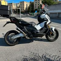 X adv 750
