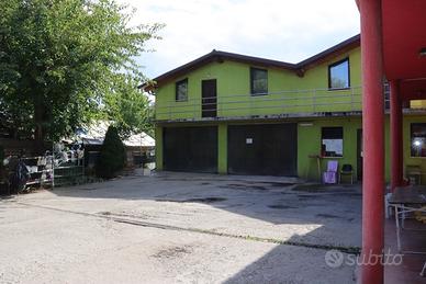 Spălătorie auto + 2 apartamente mobilate – Huși