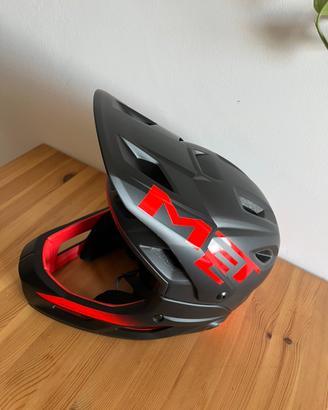Casco MET Parachute MCR Mips