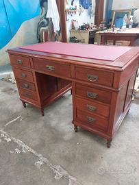 scrivania ministeriale