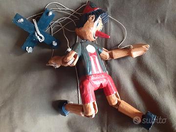 Vecchio Pinocchio in legno intagliato D