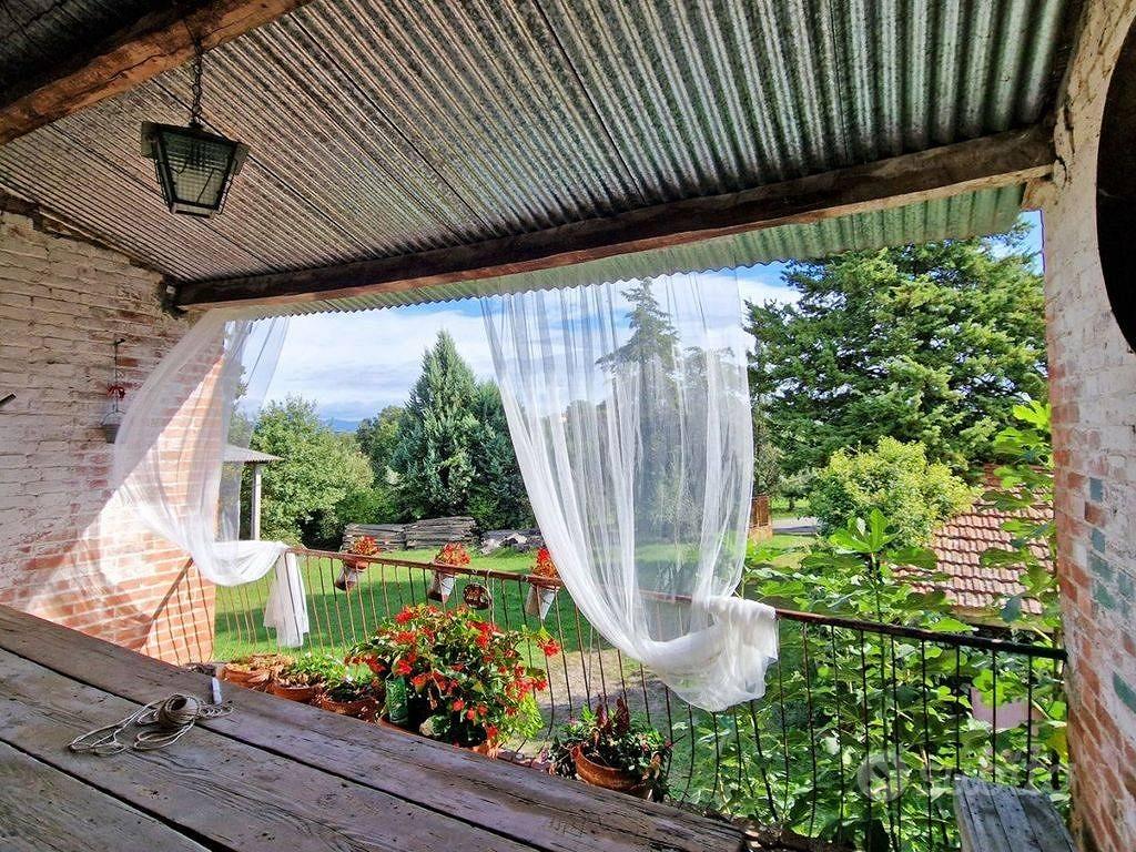 Rustico / Casale di 400 m² con 3 locali e box auto - Altro