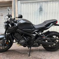 Honda cb 650 r total black