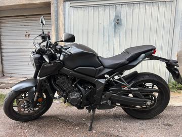 Honda cb 650 r total black