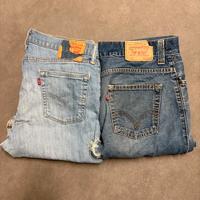Due paia di Jeans Levi’s con strappi evidenti