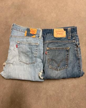 Due paia di Jeans Levi’s con strappi evidenti