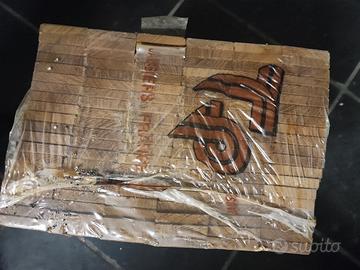 listelli di tek in legno per pavimenti 