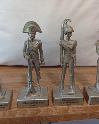 statuette carabinieri 