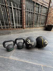 2 KETTLEBELLS + 2 PALLE MEDICHE DA PALESTRA PESI