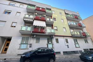 4 LOCALI A CANOSA DI PUGLIA