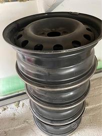 Set 4 Cerchi  Misura 16" montati su una  Kia Sport