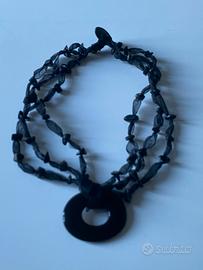 Collana in organza e pietre dure nere