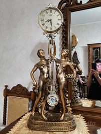 statua con orologio