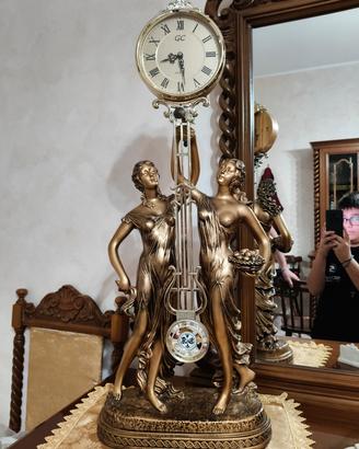 statua con orologio