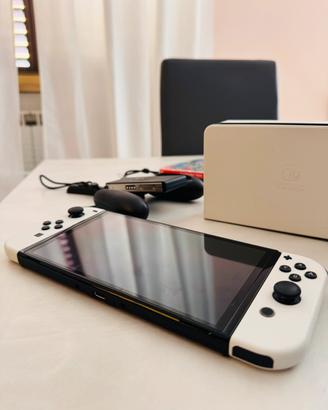 Nintendo switch oled piu 2 giochi