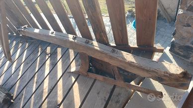 Aratro antico in legno